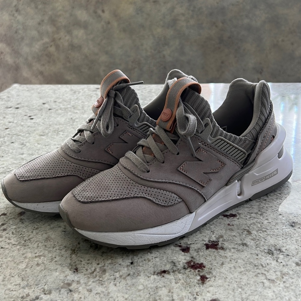 New Balance 997S Womens 8.5 Grey Sneaker